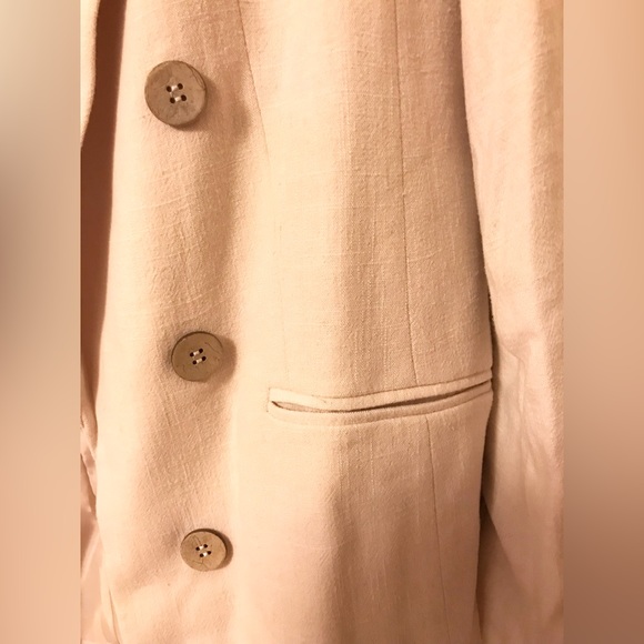 BAR III
Double-Breasted Linen Peak-Lapel Blazer - Picture 2 of 6